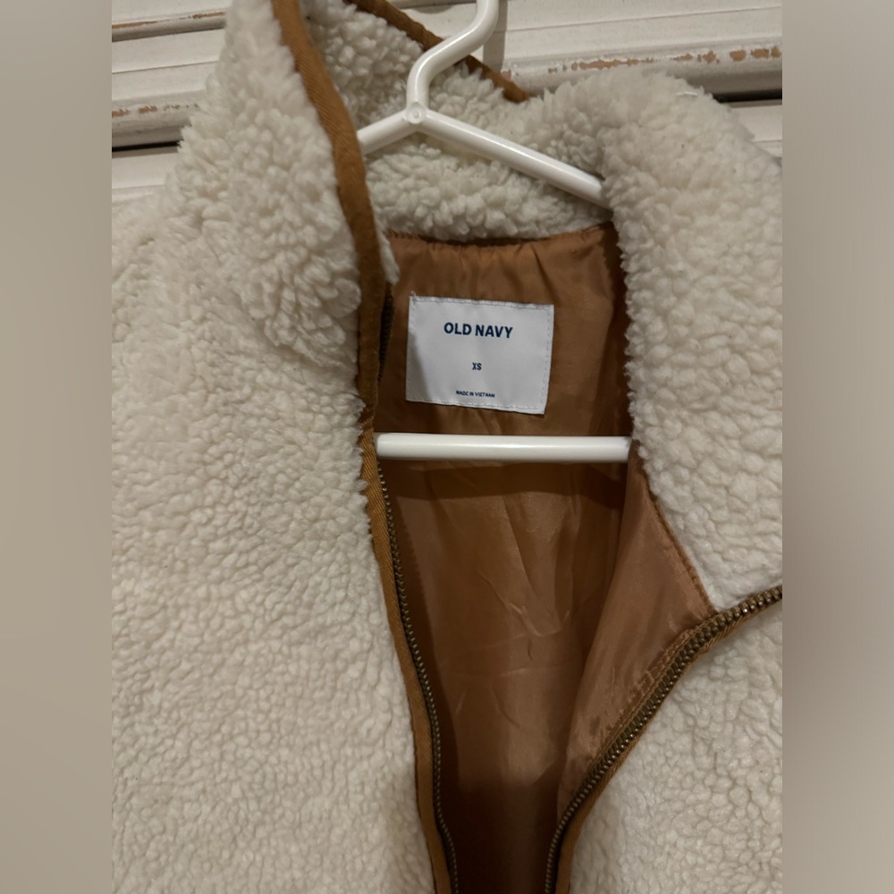 Old Navy Winter vest - Picture 4 of 5
